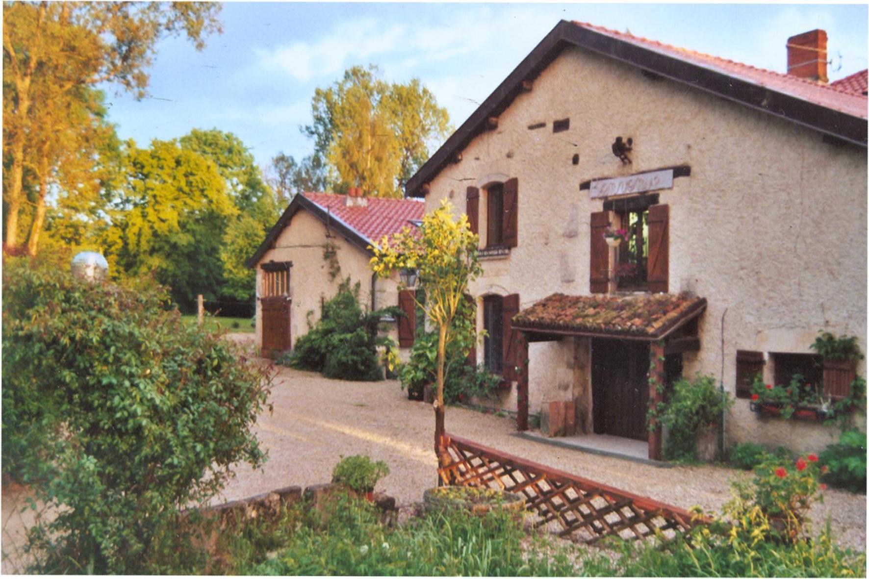 Logis Hotel Le Chantoiseau Chaumont-sur-Aire Exteriér fotografie