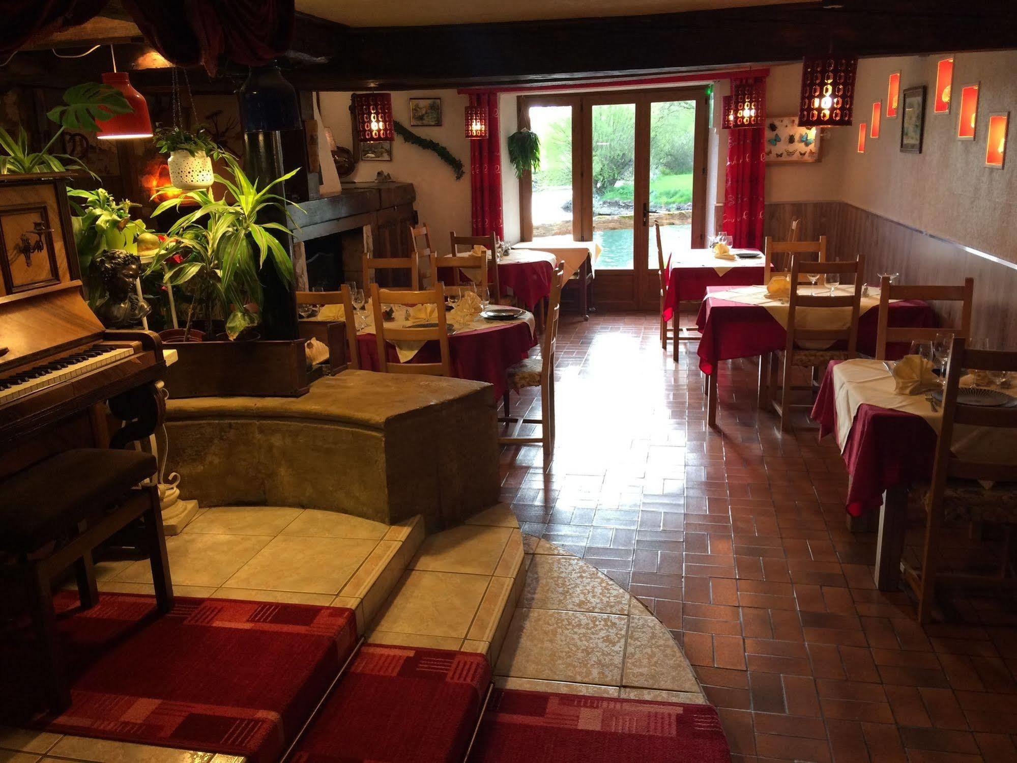 Logis Hotel Le Chantoiseau Chaumont-sur-Aire Exteriér fotografie